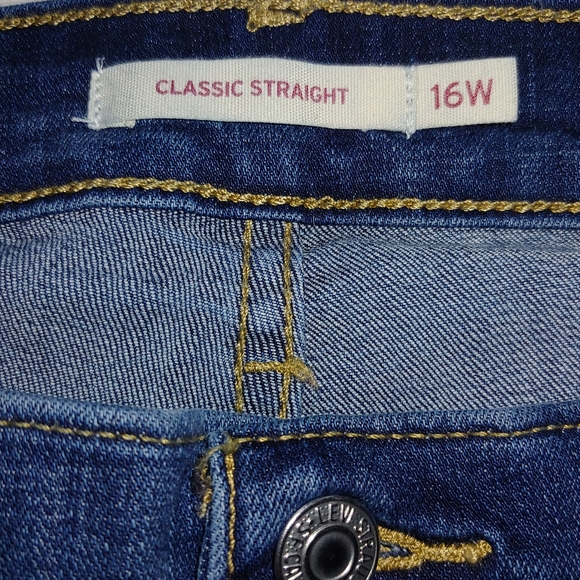 EUC Plus Size Women’s Levi’s Medium Wash Classic Straight-Leg Jeans – Size 16W - Picture 3 of 10